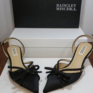New In Box Badgley Mischka Angelina Slingback Satin Kitten Heels.
